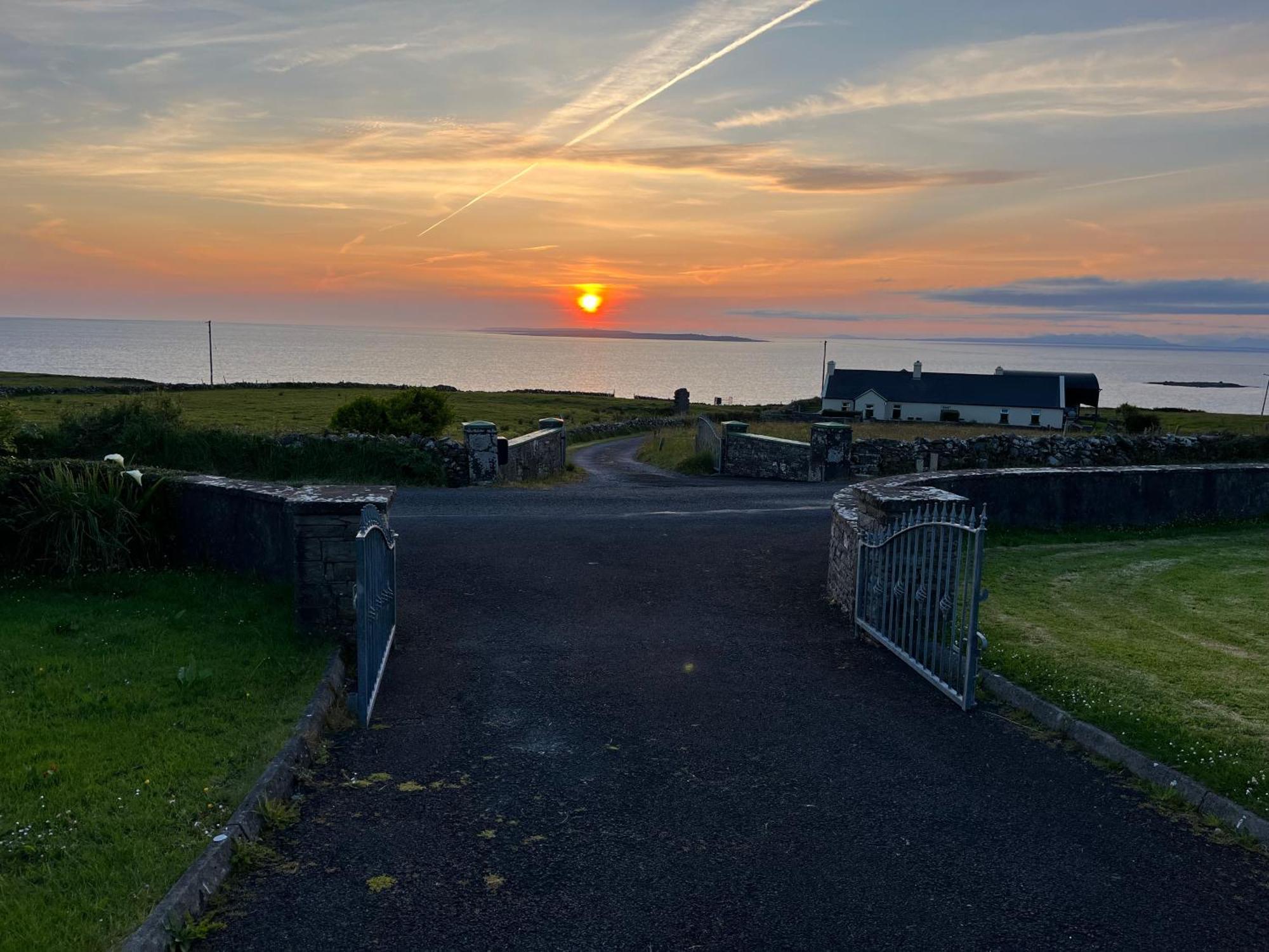 Ocean View Doolin Villa ภายนอก รูปภาพ